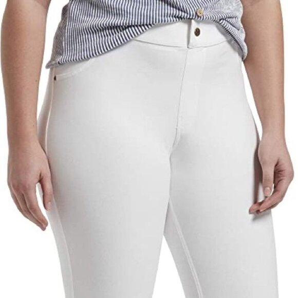 NWT Women's HUE Ultra Soft Denim Capri White | Size M - Picture 4 of 10